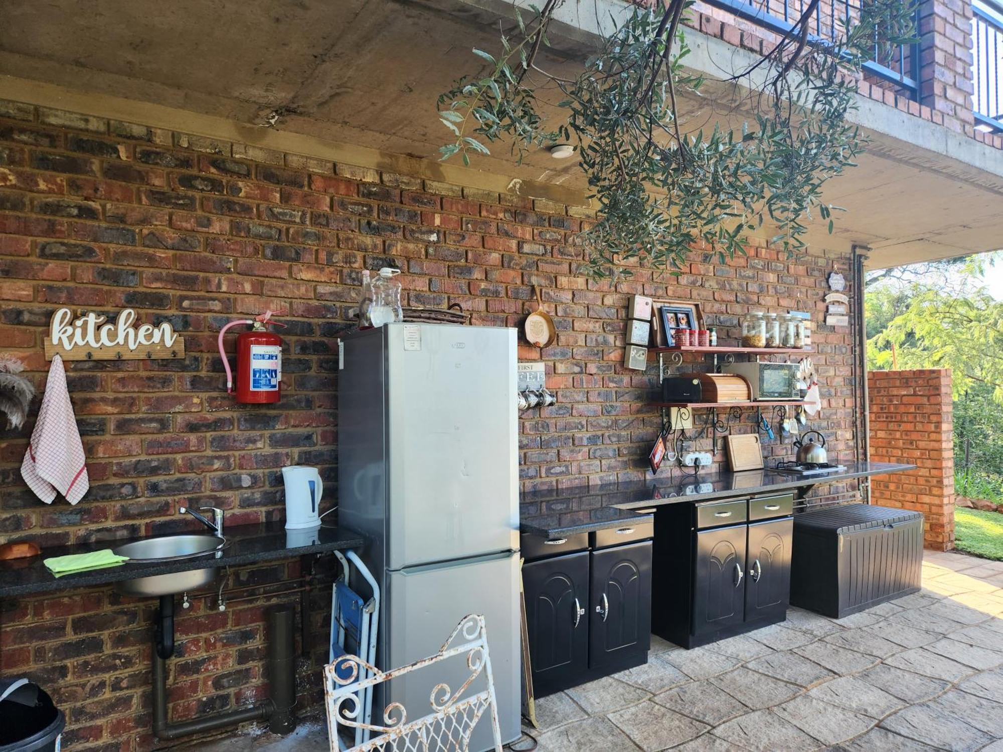 Suikerbosrant Sleep And Go Bed & Breakfast Pretoria Exterior photo